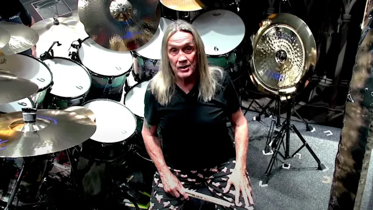 Nicko McBrain se despide de Iron Maiden en su último concierto en Sao Paulo