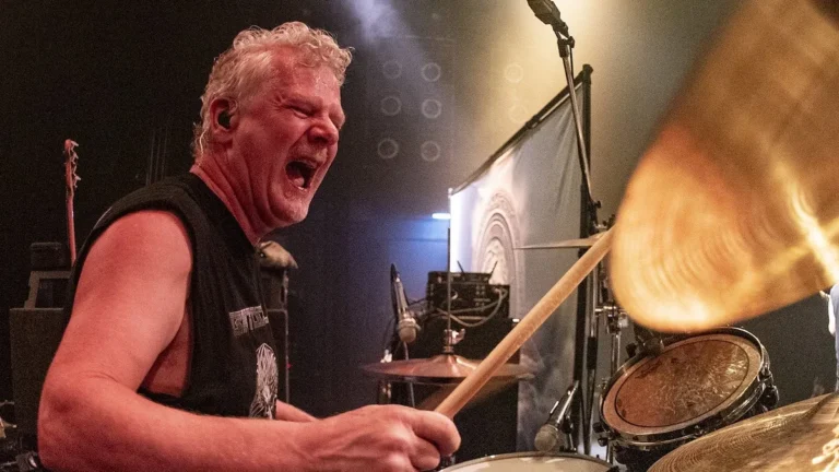 Iron Maiden anuncia a Simon Dawson como su nuevo baterista