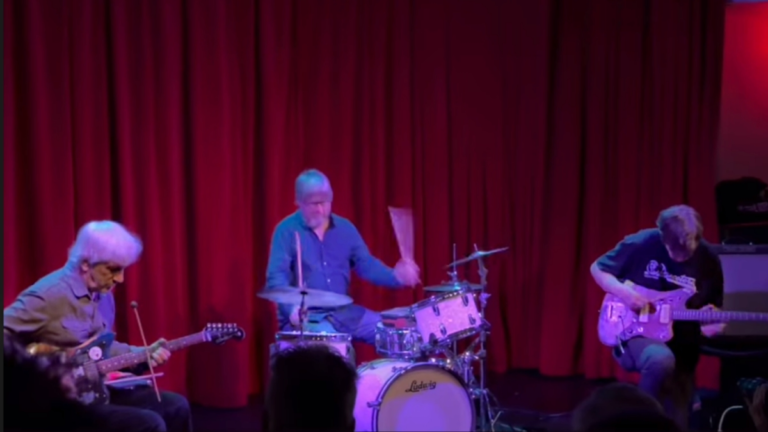 Sonic Youth se reúne en Nueva York y vuelve a brillar en el escenario del The Stone