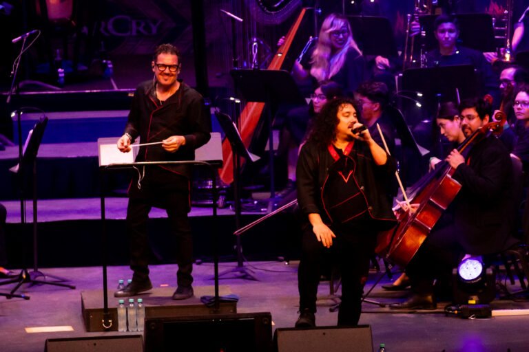 La luz de WarCry iluminó a Monterrey