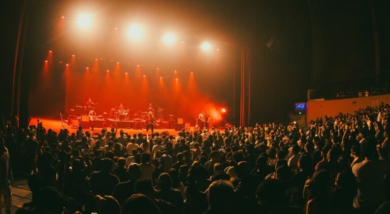 El Mató a un Policía Motorizado ofreció una noche magnética.