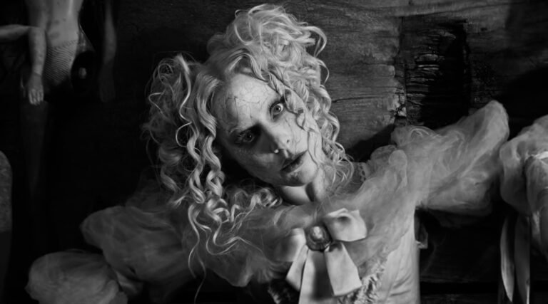 Lady Gaga estrena video dirigido por Tim Burton y filmado en Xochimilco