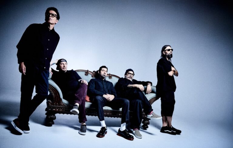 Deftones vende la mayoría de los derechos de publicación musical a Warner Music Group.