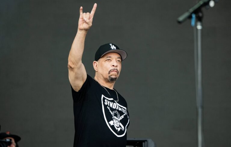 Ice-T cambia la letra de “Cop Killer” a “ICE Killer” como forma de protesta, mientras advierte sobre el peligroso rumbo que está tomando Estados Unidos.