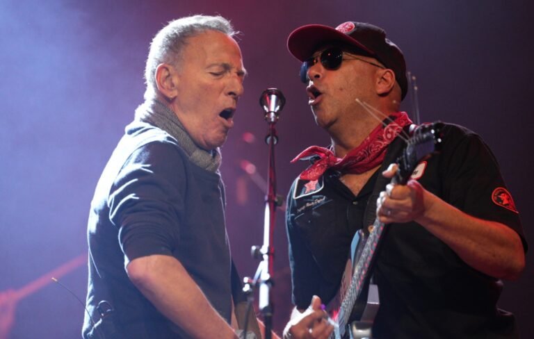 Bruce Springsteen estrena nueva canción de protesta contra ICE en concierto benéfico sorpresa con Tom Morello
