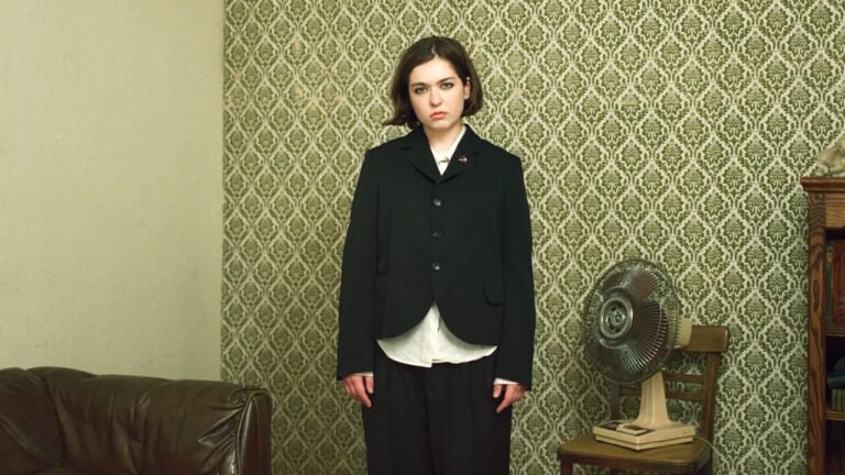 Snail Mail sorprende con un video musical en globo aerostático