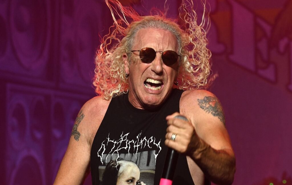 Dee Snider desmiente rumores sobre su salud y habla sobre la cancelación del tour de aniversario de Twisted Sister.
