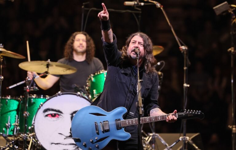 Foo Fighters inician gira íntima en Dublín con gran expectación