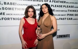 Charli XCX y Rachel Sennott brillan en la nueva publicidad del Super Bowl