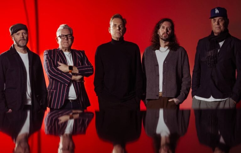 A regresa con Prang, su primer álbum en 20 años y el single Hello Sunshine