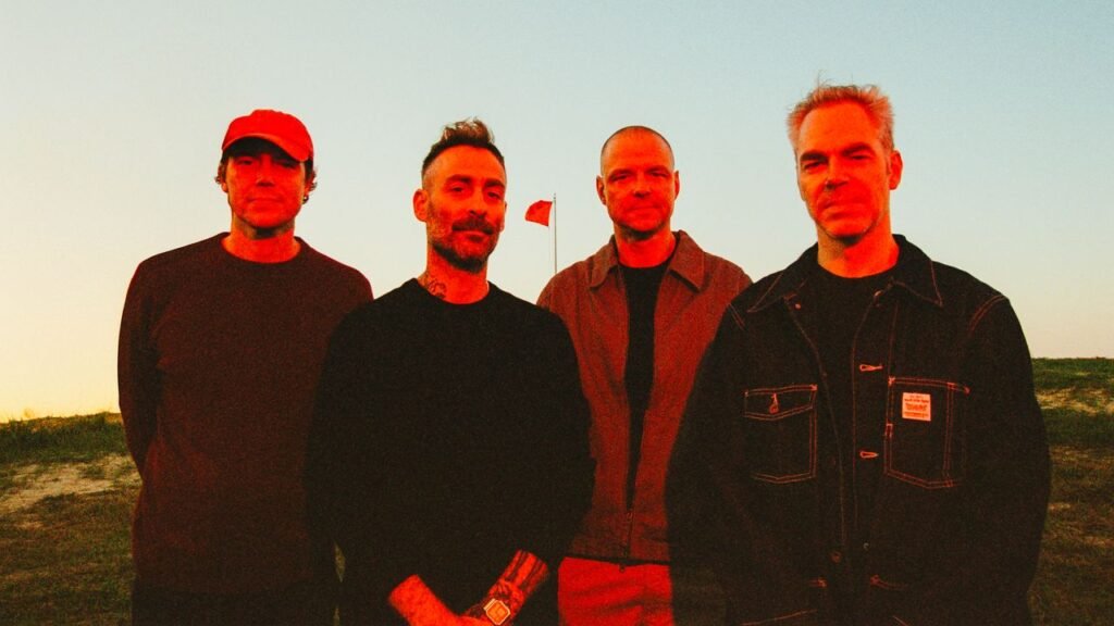 Descubre Bad Moons, el primer sencillo del esperado cuarto álbum de American Football y su nuevo video musical.