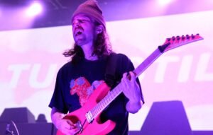 Ex-guitarrista de Turnstile expulsado tras acusaciones de malversación