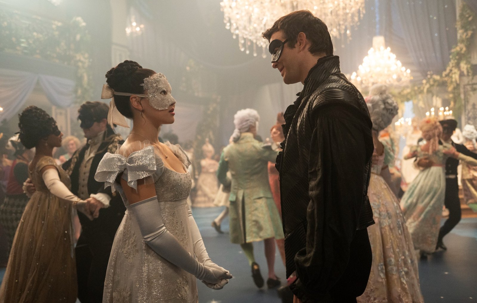 La cuarta temporada de Bridgerton incluirá emocionantes versiones orquestales de artistas como Charli XCX y Billie Eilish.