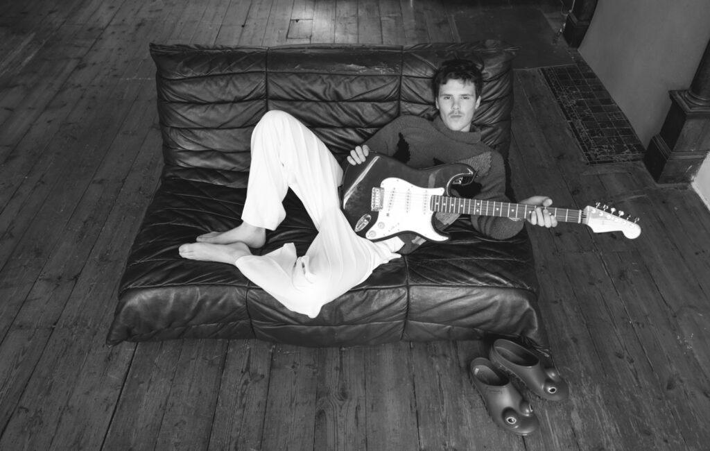 Cruz Beckham se une a su madre y las Spice Girls para interpretar el icónico Viva Forever. Un momento memorable que destaca su herencia musical.