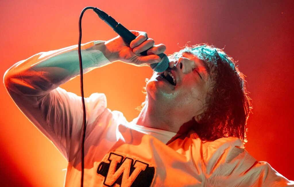 My Chemical Romance sorprende al mundo al borrar su cuenta de Twitter antes de revelar detalles de su gira.