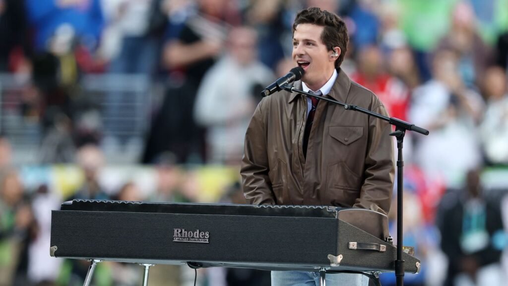 El emocionante rendimiento de Charlie Puth en el Super Bowl LX cautivó a millones. Descubre más sobre su actuación y los otros artistas.