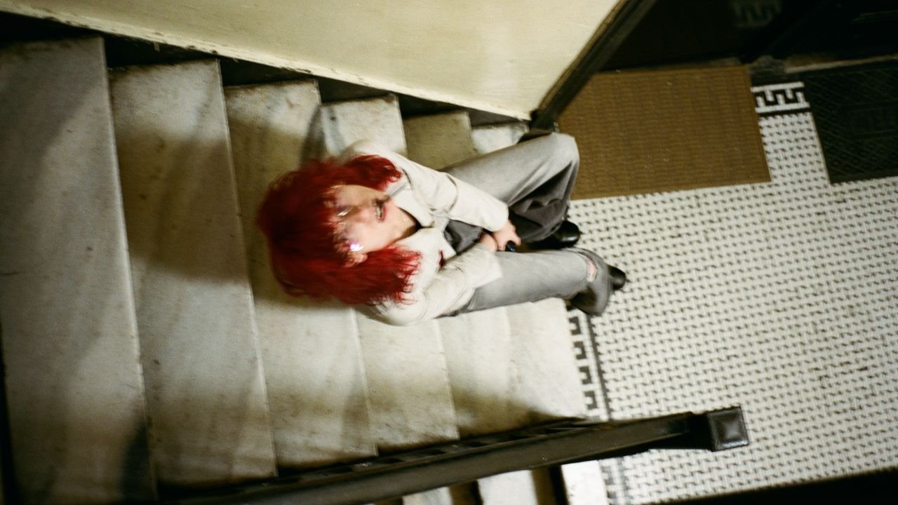 La artista Jane Remover regresa con su nuevo sencillo In The Dark, su primera entrega en años bajo este alias.