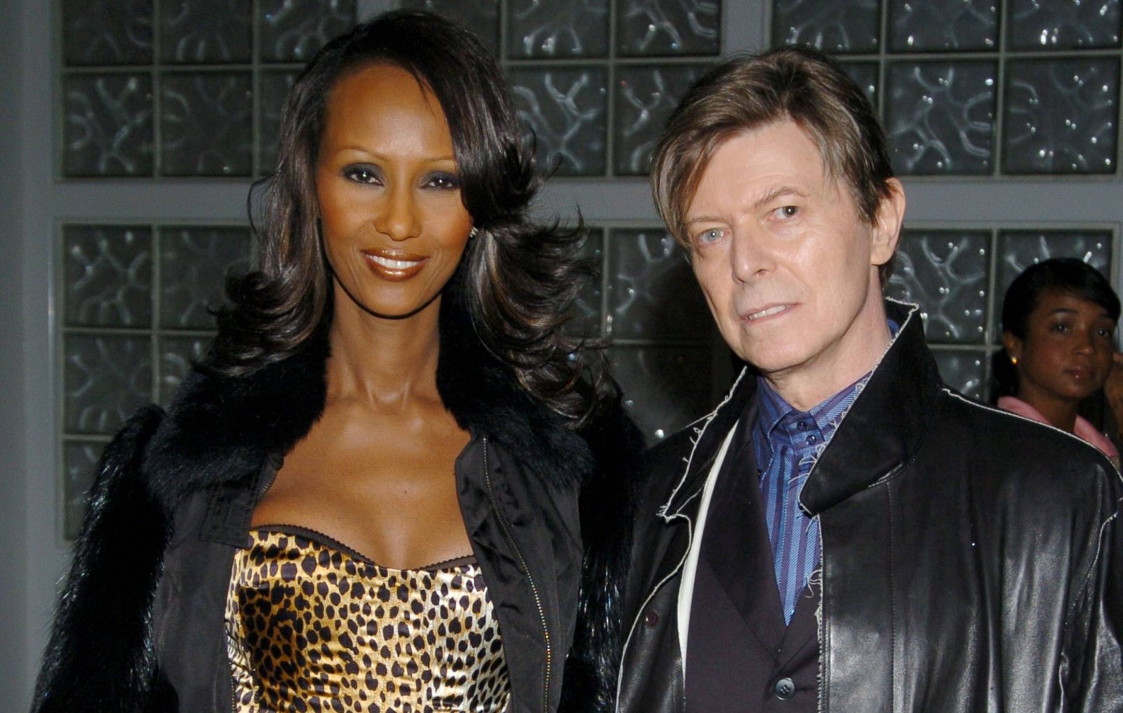 La hija de David Bowie, Lexi Jones, comparte emotivas reflexiones sobre su padre y su familia en momentos difíciles.