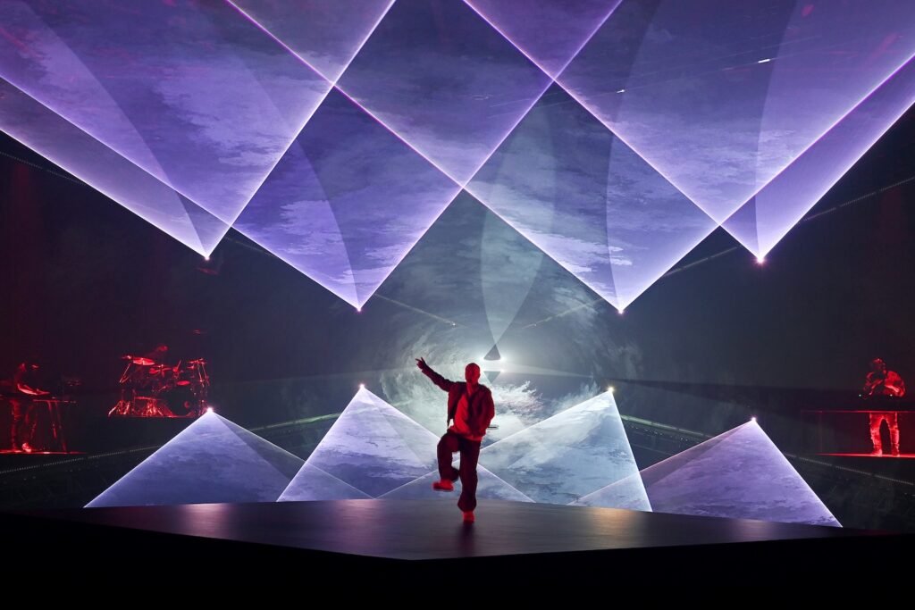 Tras múltiples contratiempos, el Brooklyn Mirage anuncia su reapertura con mejoras y un nuevo nombre que promete revitalizar la escena musical.