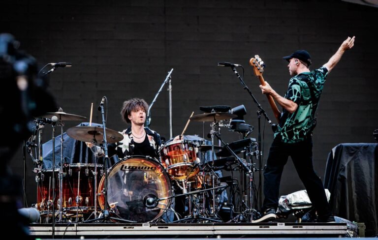 Chvrches revela detalles de su próximo álbum casi terminado