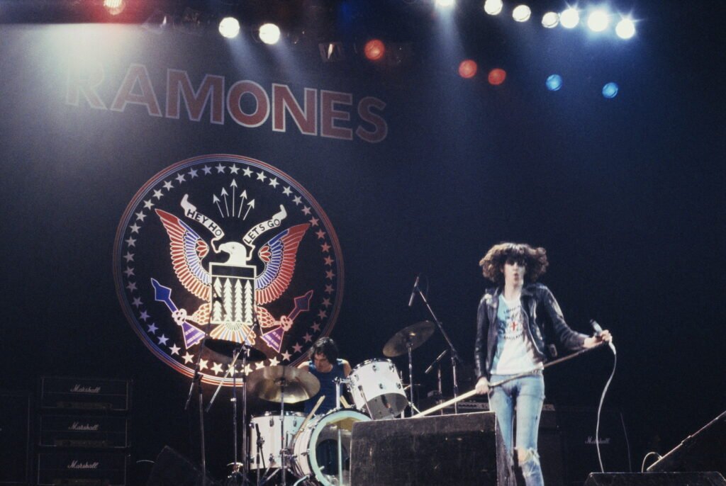 La histórica banda Los Ramones cierra un capítulo legal justo a tiempo para celebrar el 50 aniversario de Blitzkrieg Bop.