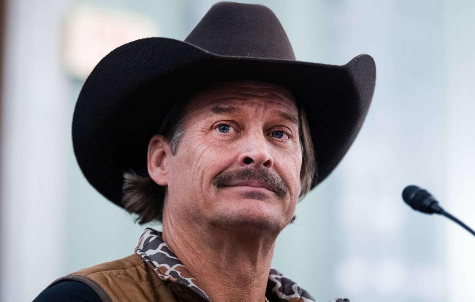 Kid Rock arremete contra periodistas tras la polémica de sus boletos de $5,000 para su gira. Descubre su declaración.