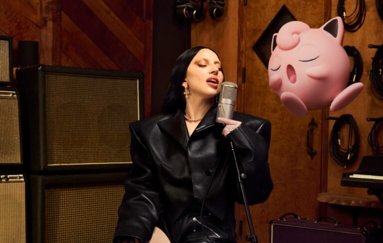 Lady Gaga y Jisoo de BLACKPINK en el anuncio por el 30 aniversario de Pokémon