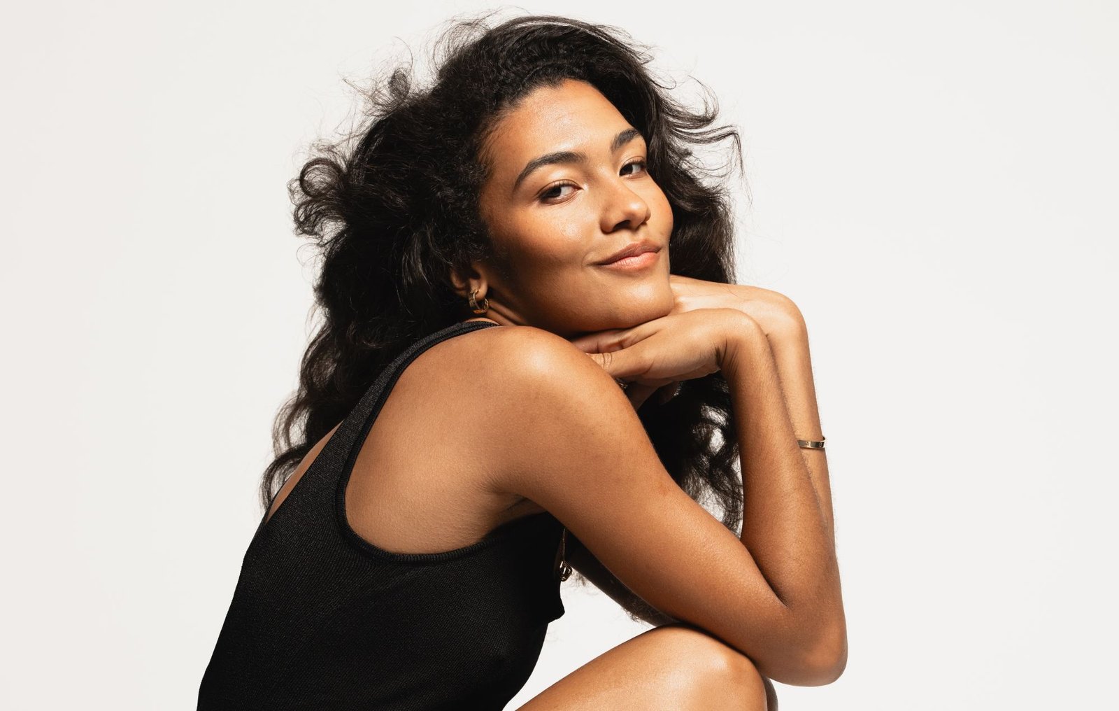 El famoso Deansgate de Manchester se transforma en Olivia Deansgate para celebrar a la artista antes de los BRIT Awards.