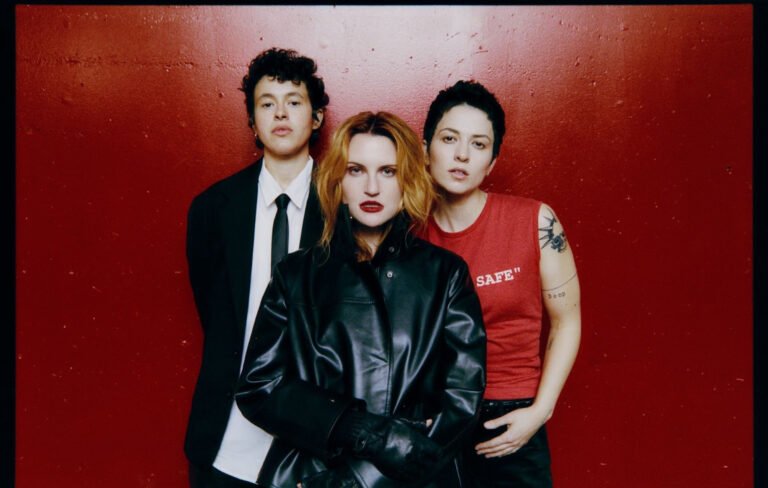 MUNA regresa con su nuevo sencillo Dancing On The Wall y anuncia shows íntimos