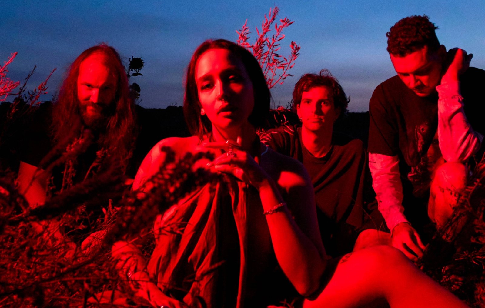 La banda Mandy Indiana presenta Sicko!, una intensa colaboración con Billy Woods que anticipa su próximo álbum Urgh.