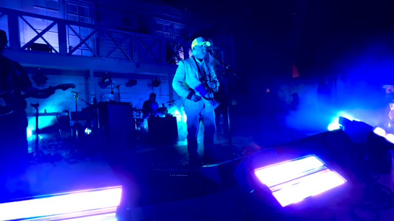 Modest Mouse estrena en vivo March Into The Sea durante su serie de conciertos