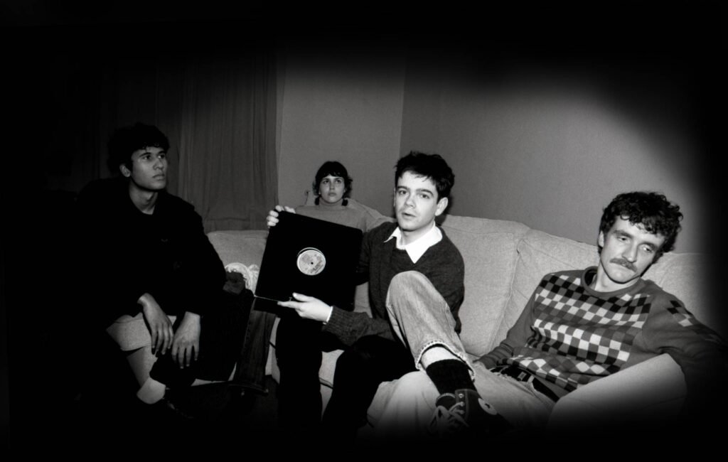 Cameron Picton, exmiembro de Black Midi, presenta su nueva banda con un poderoso sencillo titulado Numerology.