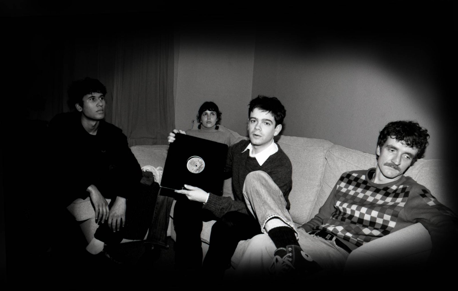 Cameron Picton, exmiembro de Black Midi, presenta su nueva banda con un poderoso sencillo titulado Numerology.