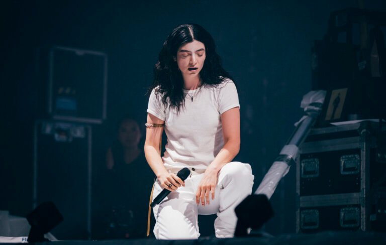 Lorde destina más de 200,000 dólares a fondos para inmigrantes en Minnesota