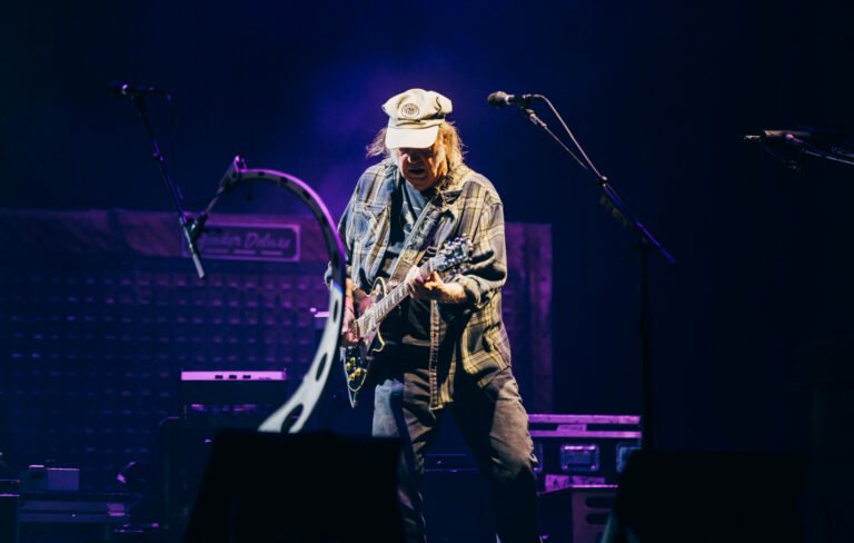 Neil Young anuncia la cancelación de su gira europea de 2026