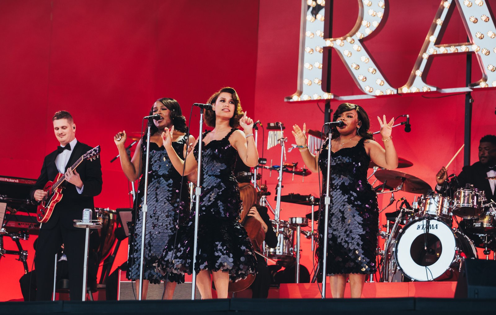 Un nuevo informe destaca la inseguridad y la desigualdad salarial en la industria musical, evidenciando la misoginia presente.