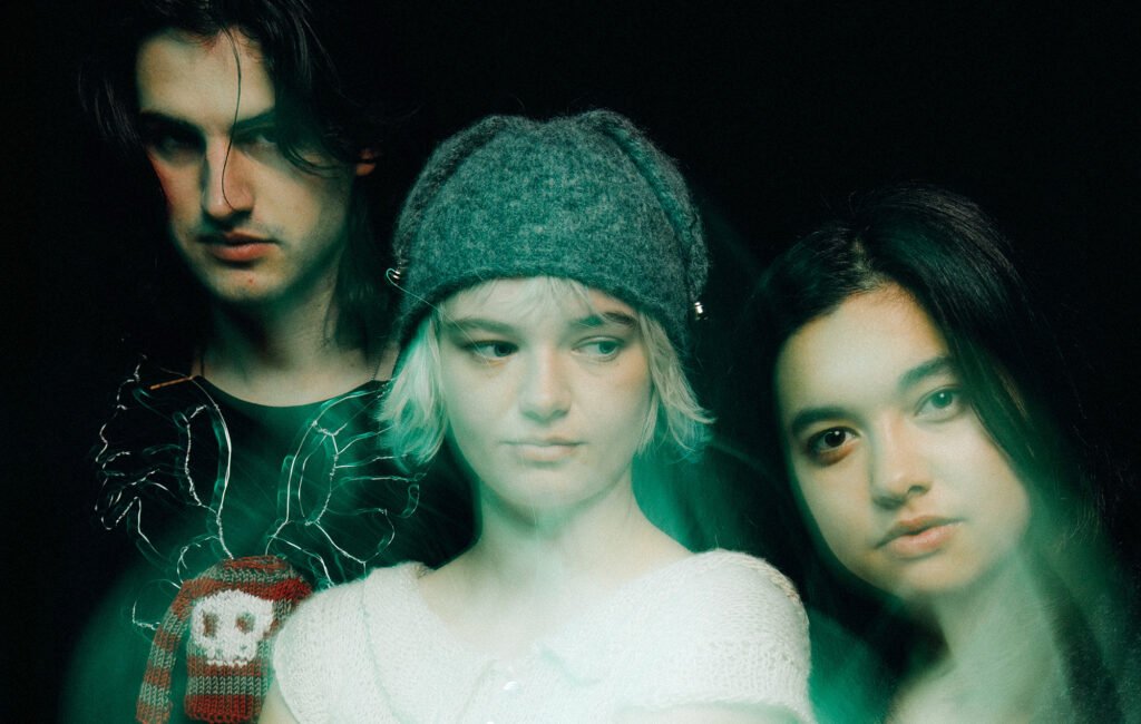 El concierto benéfico liderado por Mary In The Junkyard y Blue Bendy busca apoyar a Gaza y Sudán en Londres.