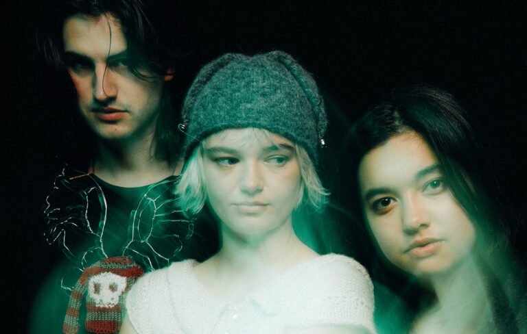 Mary In The Junkyard y Blue Bendy encabezan evento benéfico en Londres