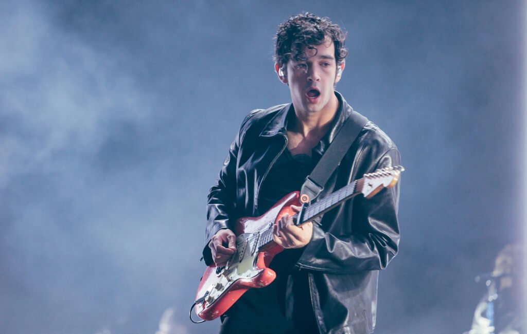 El famoso cantante Matty Healy se vuelve viral por sus generosos actos tras una presentación de The 1975.