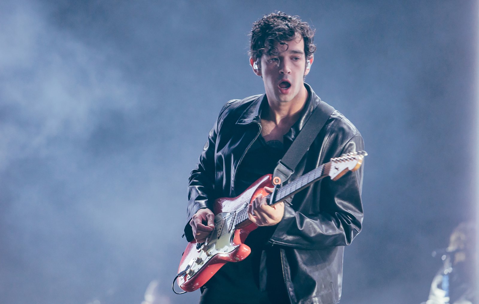 El famoso cantante Matty Healy se vuelve viral por sus generosos actos tras una presentación de The 1975.