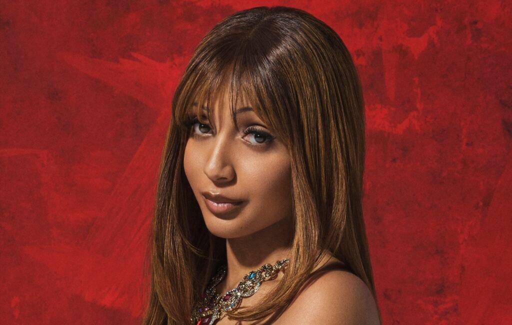 La aparición de PinkPantheress en The Weakest Link destaca su vasto conocimiento sobre Lady Gaga y Harry Styles.