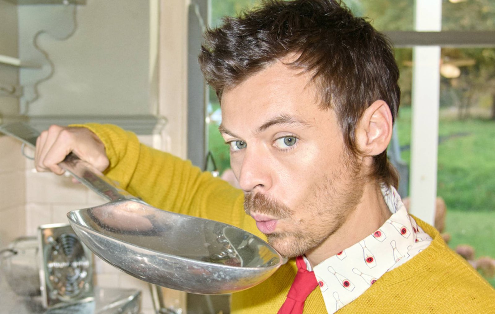 Harry Styles se prepara para celebrar su nuevo álbum con fiestas de escucha en 40 ciudades, un evento imperdible.