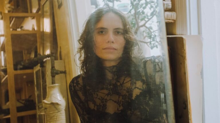 Kathryn Mohr lanza single Property y anuncia álbum Carve