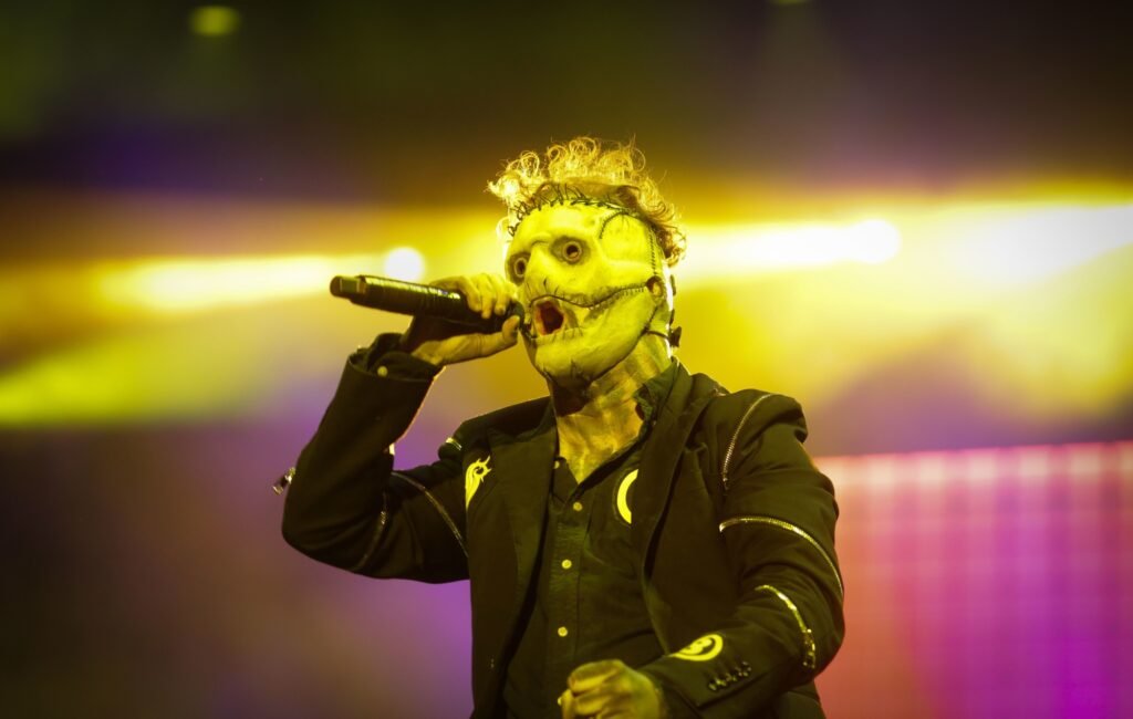 El esperado álbum perdido de Slipknot, Look Outside Your Window, finalmente será lanzado el 18 de abril de 2026.