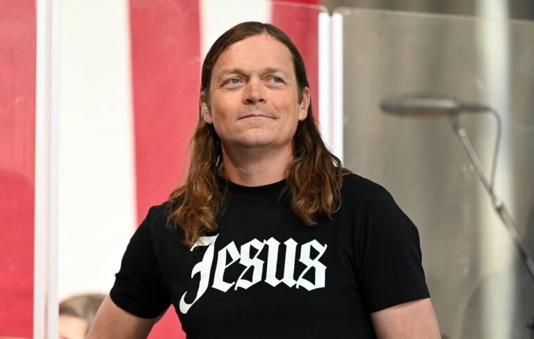 Brad Arnold de 3 Doors Down fallece a los 47 años por cáncer