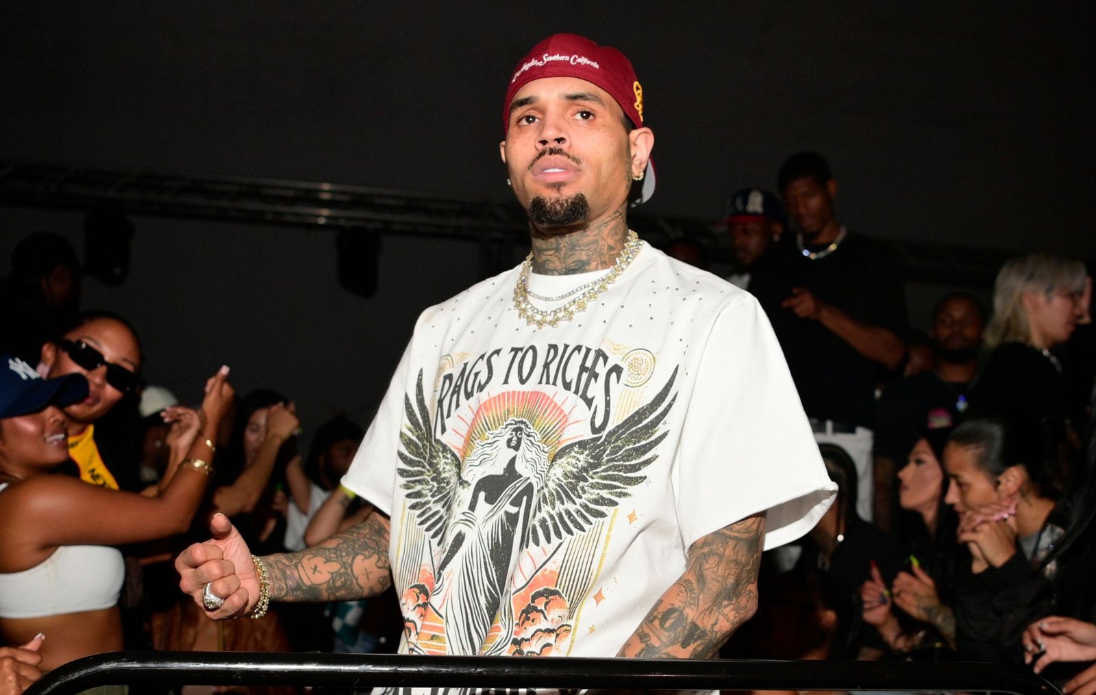 Chris Brown es acusado legalmente de retener regalías a un compositor por dos de sus temas más populares.