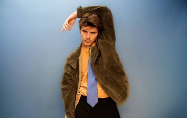 Cruz Beckham lanza su sencillo indie romántico For Your Love