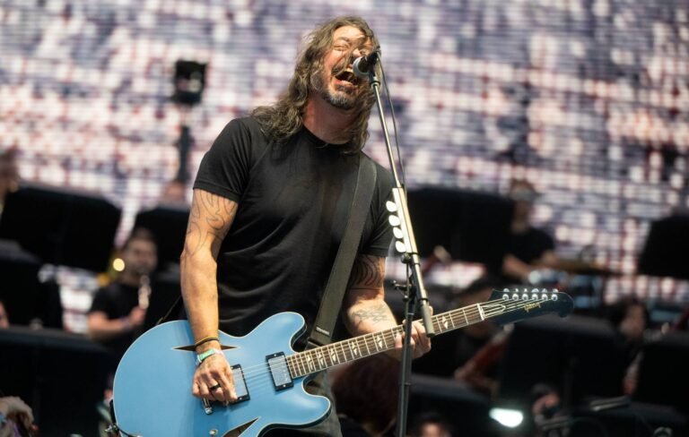 Foo Fighters interpretan Your Favorite Toy por primera vez en televisión con Jake Shears