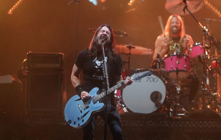 Dave Grohl revela la complejidad de continuar Foo Fighters tras la muerte de Taylor Hawkins