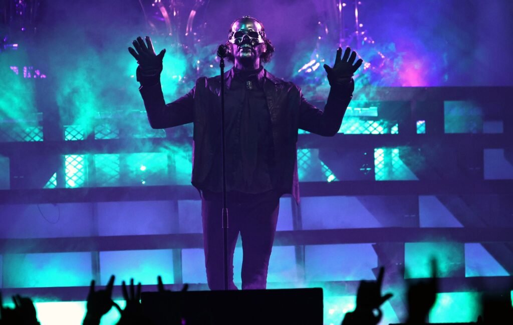 El vocalista Tobias Forge anunció su deseo de tomar un descanso después de la gira de Ghost para priorizar su bienestar.